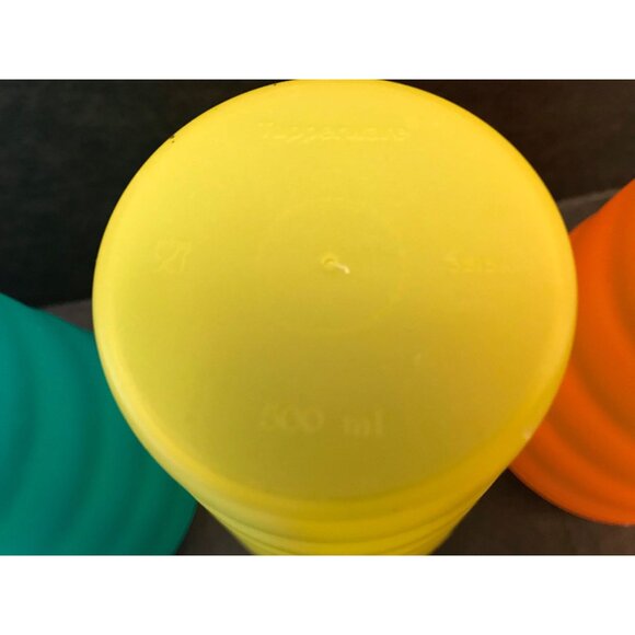 Vintage Set Of 4 Tupperware Ribbed Tumblers & Lids NWOT Blue Turquoise Yellow - Picture 9 of 10